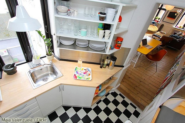 A first apartment checklist that will help you make your new home functional, comfortable, and beautiful.