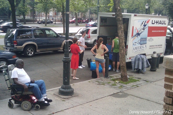 Pros and cons of asking friends to help you move