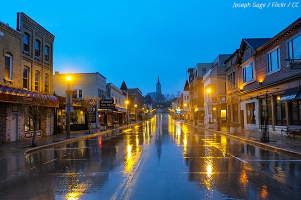 Moving back to hometown has both great advantages and considerable disadvantages.