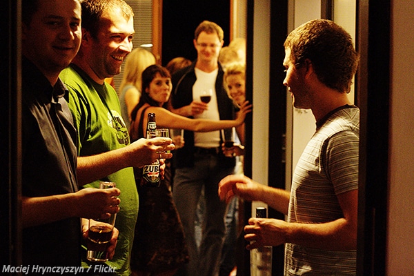 How to host a housewarming party