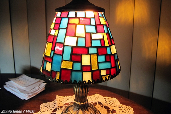 How to pack lamps when moving home