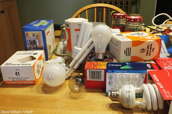 How to pack light bulbs for moving