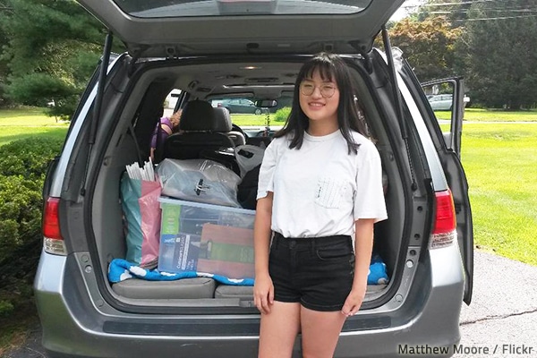 You need to be aware of the pros and cons of moving away for college in order to make the right choice for you.