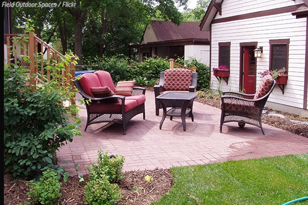 How to pack and move outdoor furniture