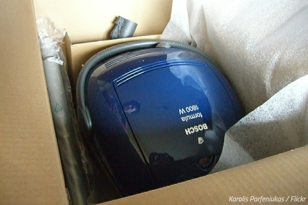 How to pack a vacuum cleaner for moving