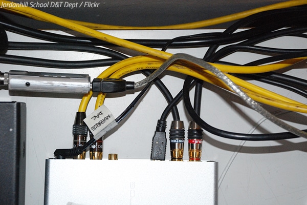 How to pack cables when moving house