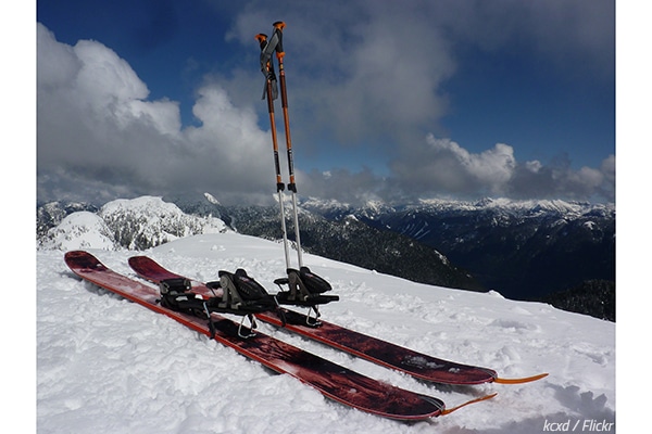 How to pack skis for moving