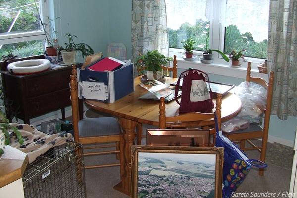 How to pack a messy house to move