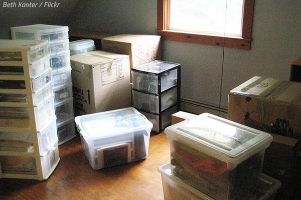 Plastic moving boxes have many advantages.