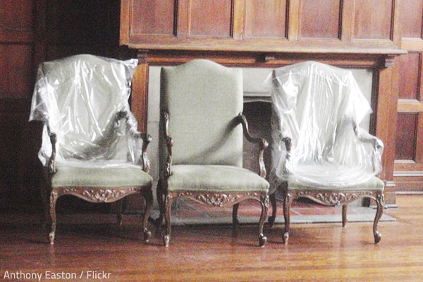 There are many ways to use plastic wrap for moving.